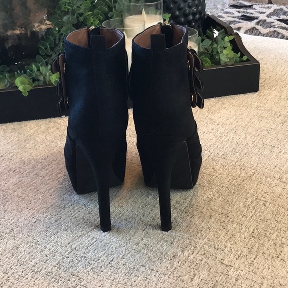 Zigisoho Black Suede Platform Booties. Size 7.5 - Picture 4 of 8